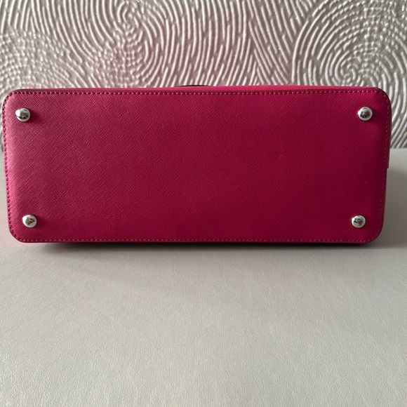 Authentic Michael Kors Handbag - Picture 6 of 11